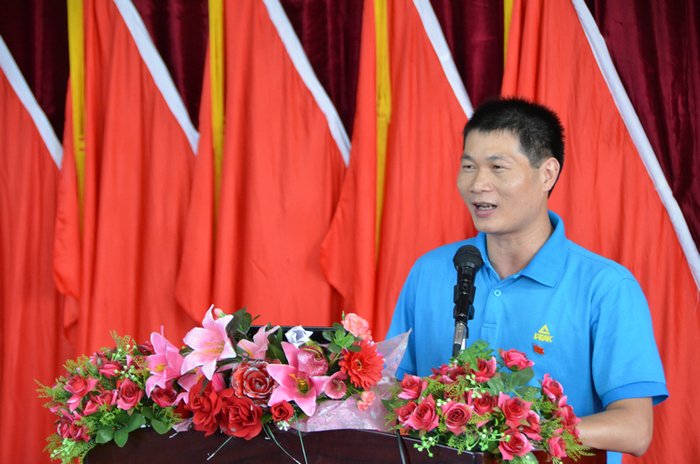 党委委员李育华同志主持大会