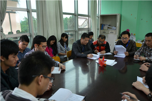 第四学习组（学生支部组）：王克明带领大家学习六项禁令