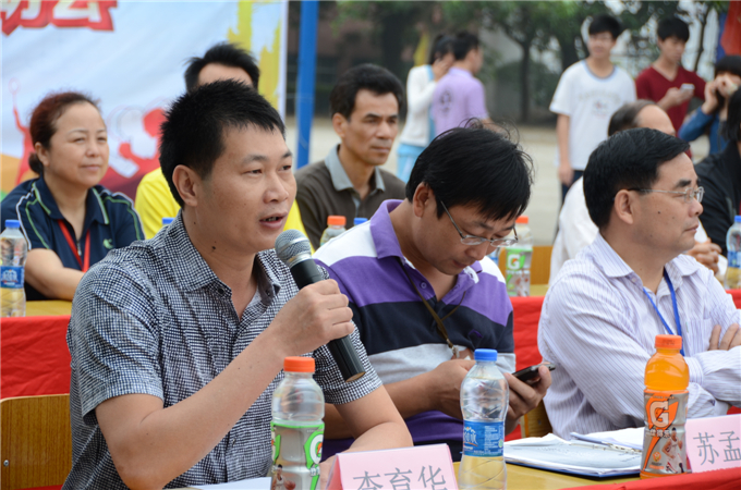 党政办主任李育华主持开幕式