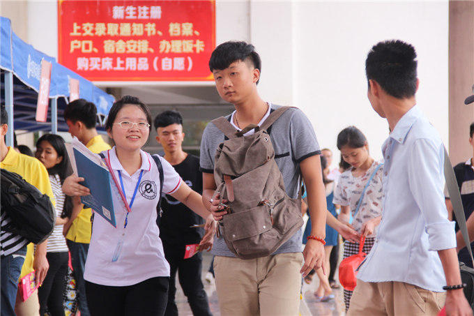 悉心指引的师姐