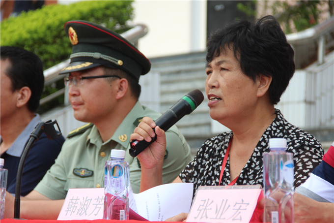韩淑芳书记宣读《军训方案》