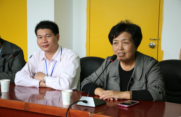 学院党委书记韩淑芳代表学院欢迎来访客人