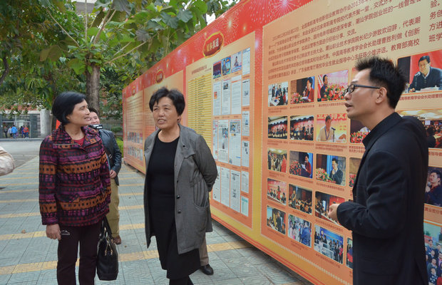 胡书记一行参观创业学院