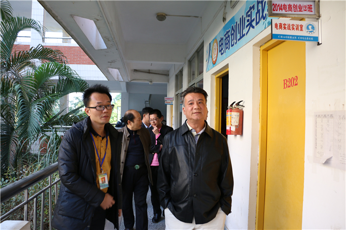 参观创业学院教室