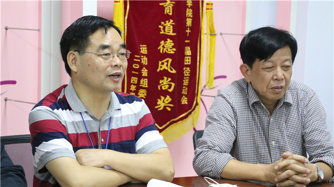党委副书记张业宏汇报创新创业教育工作