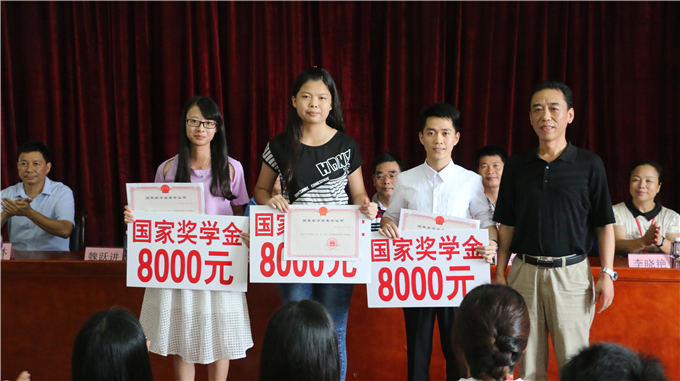 副院长魏跃颁发国家奖学金