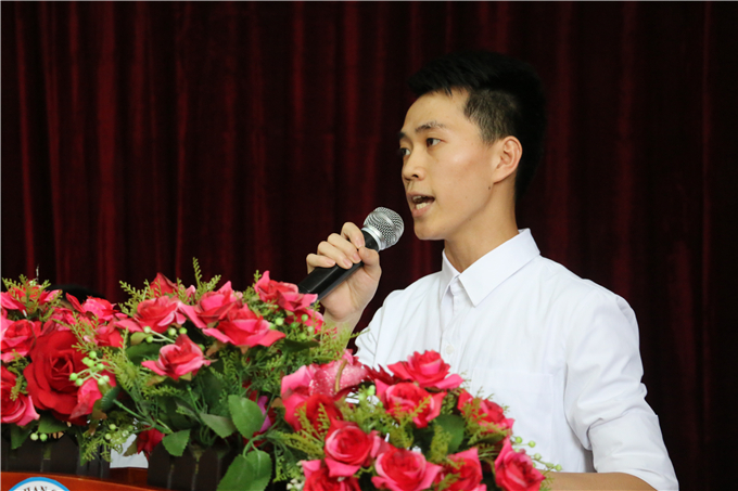 获奖学生代表林思年同学发言