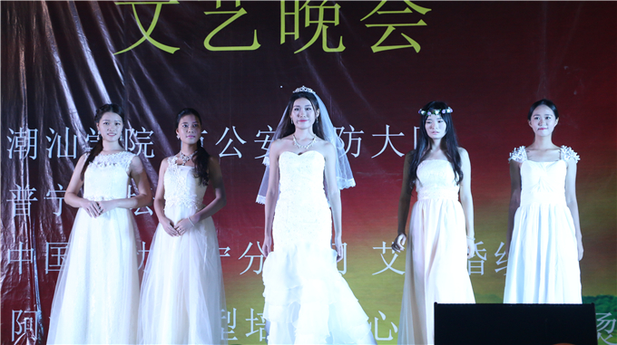 婚纱走秀