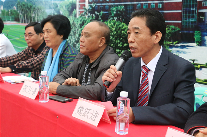 魏跃进副院长宣布潮汕学院第十二届校运会闭幕