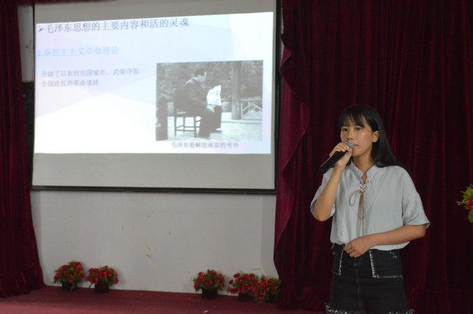 获奖选手曾庆纯现场展示