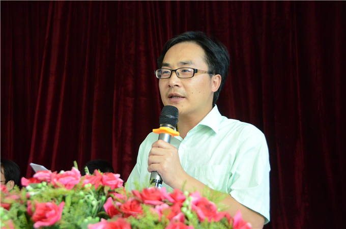 团委书记王克明宣读获奖名单