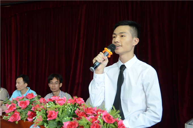 获奖学生代表潘泽大同学发言