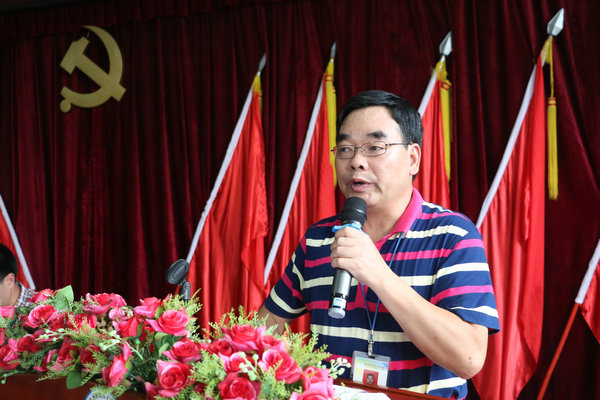 党委副书记张业宏宣读表彰决定