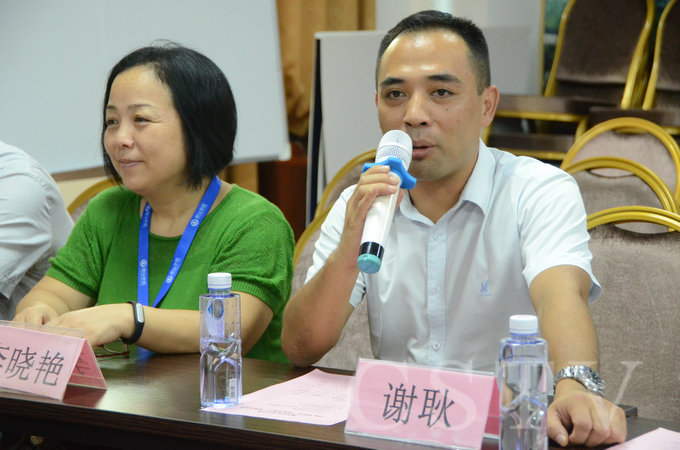 校友办会长谢耿致辞
