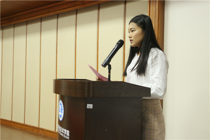 2016级创业班新生代表李妙虹发言