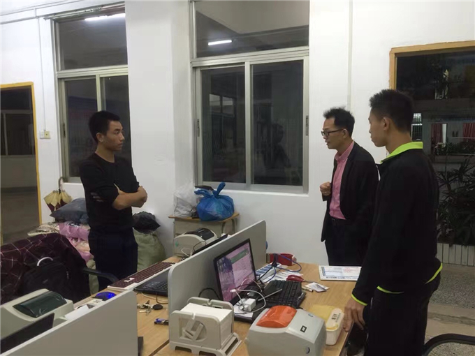 创业学院全体师生备战双十一