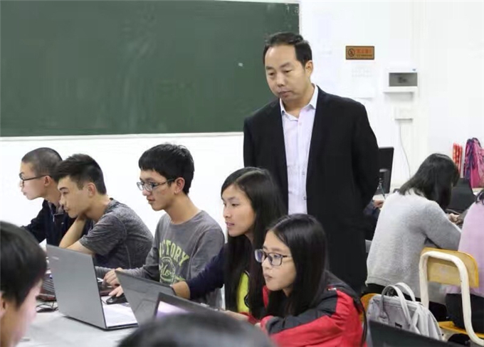 创业学院全体师生备战双十一