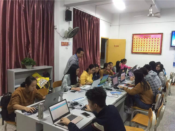 创业学院全体师生备战双十一