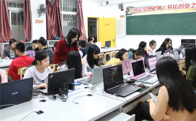 创业学院全体师生备战双十一