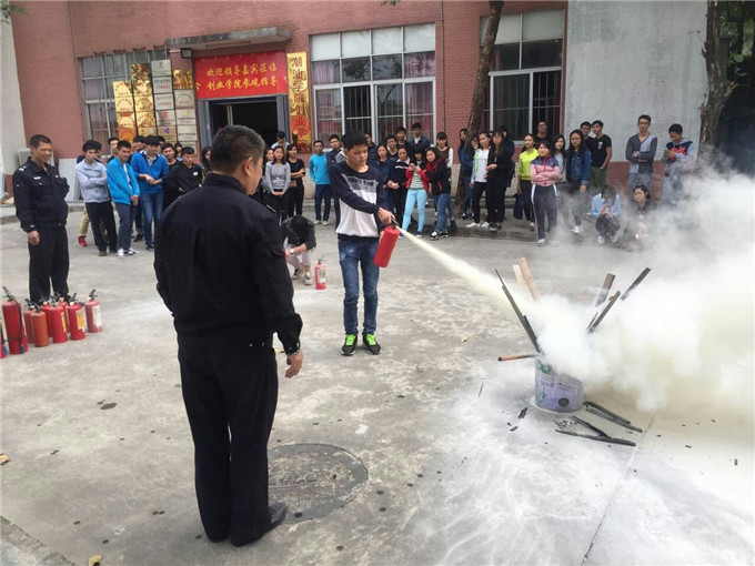 灭  火