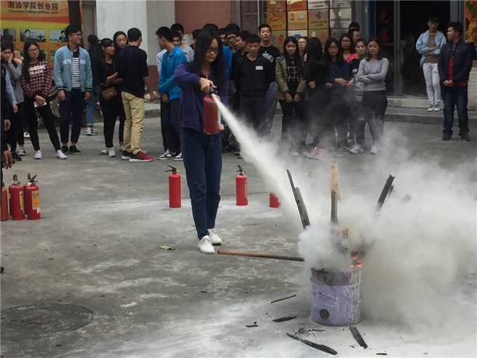 灭  火