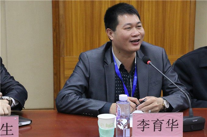 院长助理李育华主持欢迎会