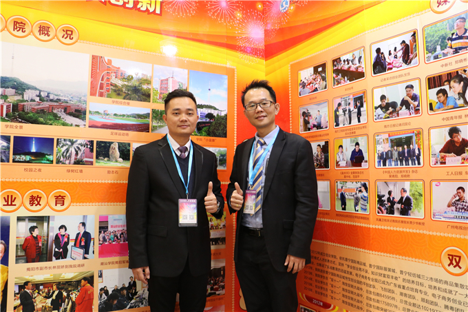 我院双创展示区2