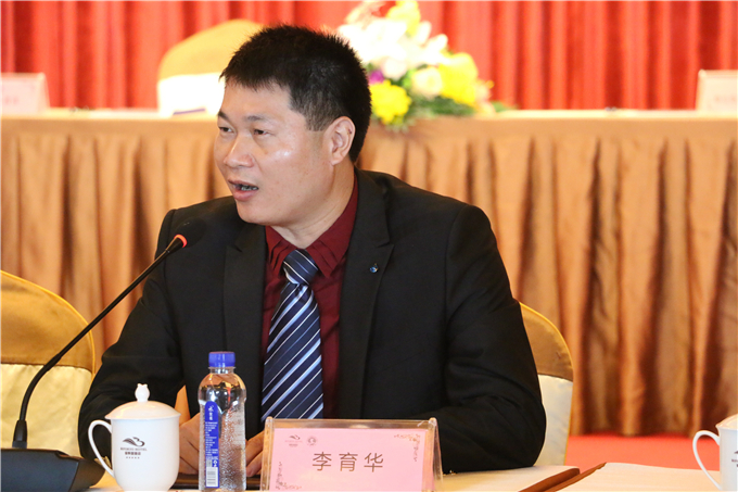 学院院长助理李育华致词