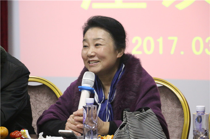 女教职工代表发言