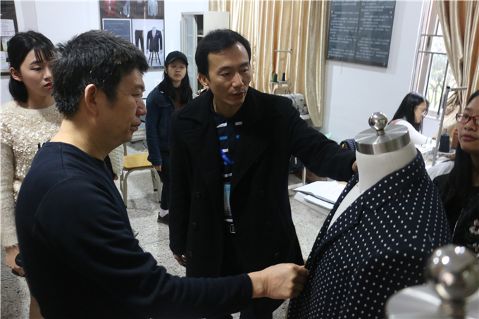 参观服装产业学院
