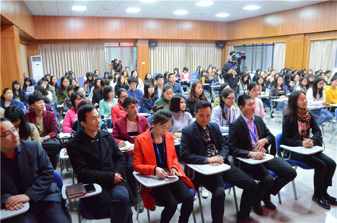 报告会现场