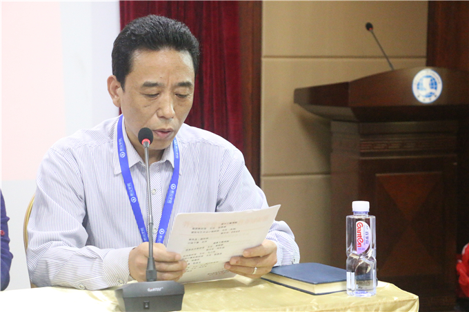 魏跃进副院长宣读调整后名单