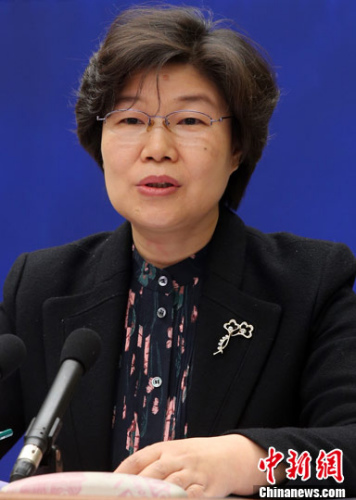 4月7日，国新办举行国务院政策例行吹风会，人力资源和社会保障部副部长张义珍介绍《关于进一步做好促进就业创业工作的意见》有关情况，并答记者问。中新社记者 杨可佳 摄