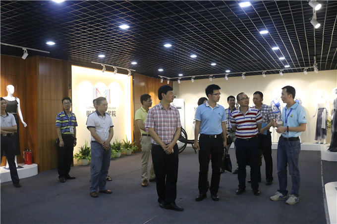 参观服装产业学院