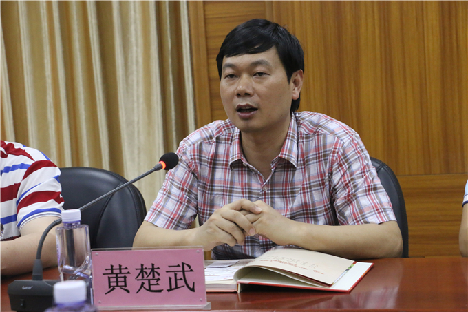 普宁市科技局长黄楚武讲话