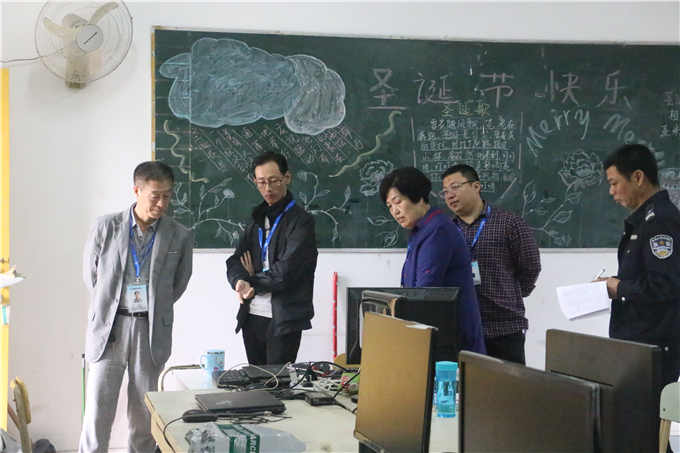 检查计算机学院实训室安全