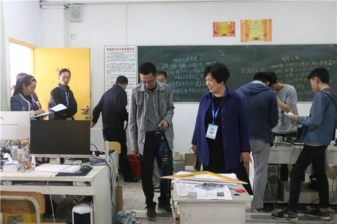 检查设计学院实训室安全