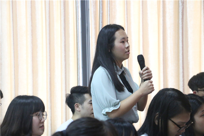 与学生互动