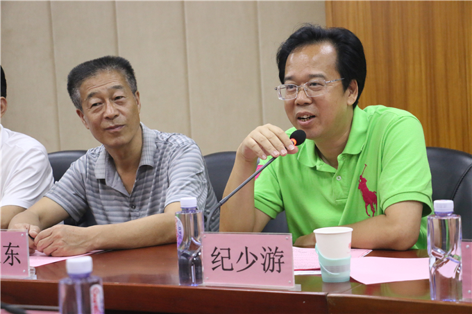纪少游院长向马来西亚考察团介绍我院