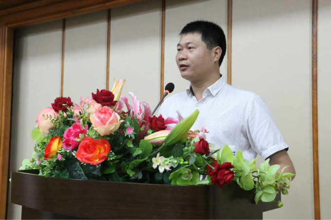 院长助理李育华宣读名单
