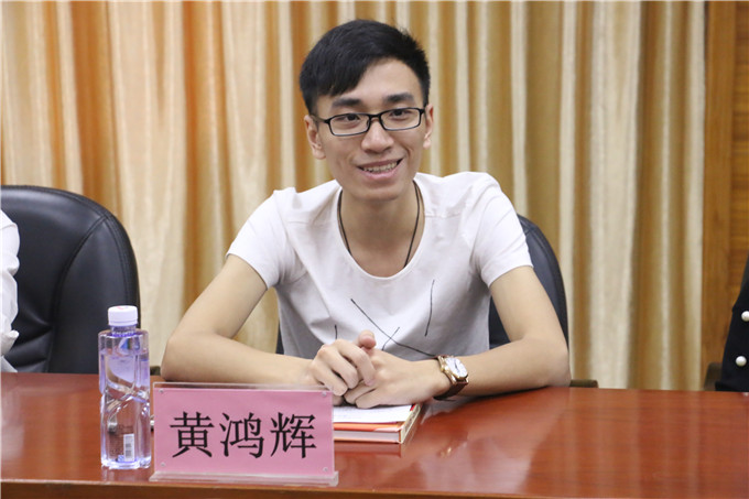 全球贸易通粤东运营中心经理黄鸿辉讲话