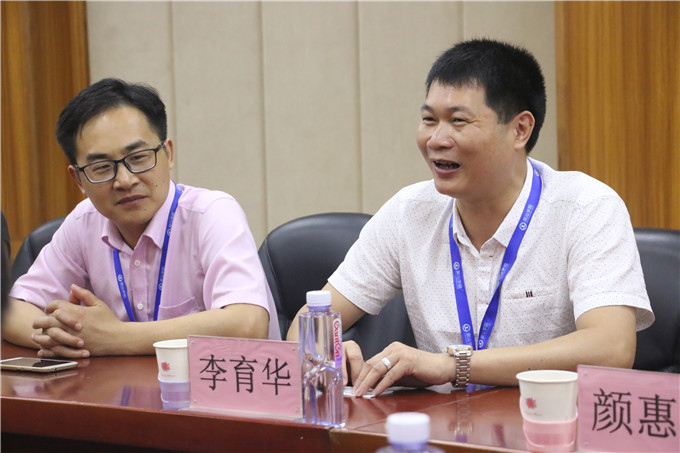 院长助理李育华讲话
