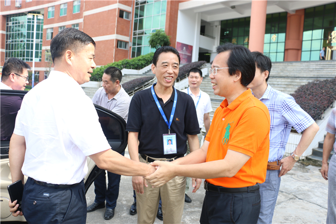 邱克楠副巡视员受到学院院长纪少游等领导的热情接待