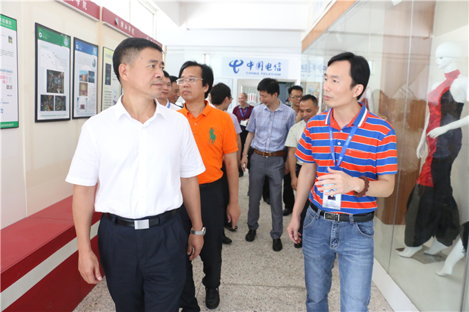 参观服装产业学院