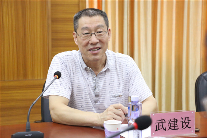 中国阿波罗教育集团常务副总裁武建设主持