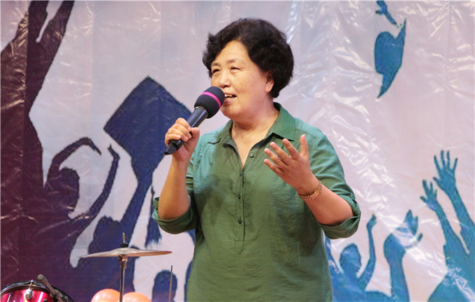 党委书记韩淑芳在离校晚会上致辞