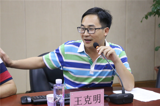 学生处处长王克明汇报资助管理工作