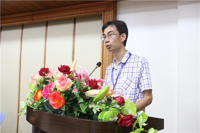 财会金融学院张文洲院长宣读毕业生名单