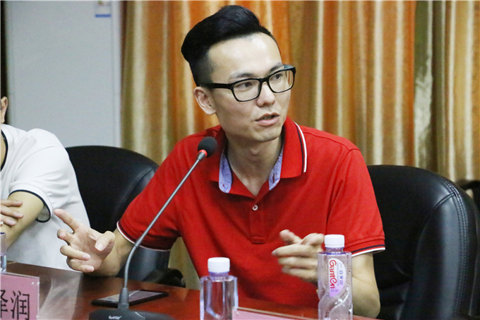学院优秀校友，著名企业家詹泽润讲话