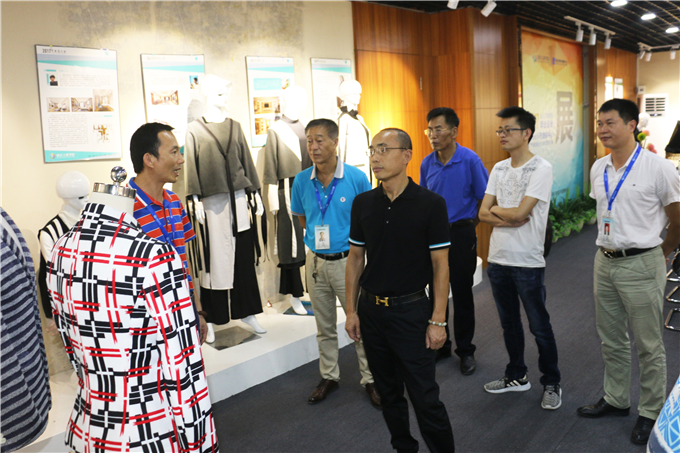 参观服装产业学院